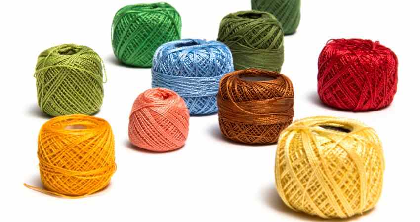 Várias linhas para fazer bonecas